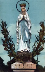 A virgem coroada em Lourdes - Hautes Pyrenees (65) por volta de 1900.