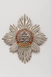 Reino Unido - Order of the Bath: Placa do cavaleiro pertencente a George IV (1762-1830), Regente, depois Rei de Inglaterra (1820-1830) - Fabricada por Rundell, Bridge & Rundell, Londres - 1813 - Ouro, prata, diamantes e esmaltes - H 11,9 cm; w 10,6 cm; pes