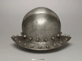 Chapéu de guerra, ou chapéu de chaleira, c.1475-1500 (aço)