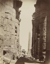 Colunas e Obelisco em Karnak