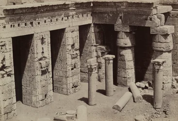 Medinet Habu: Igreja Copta no centro do Templo de Ramsés III
