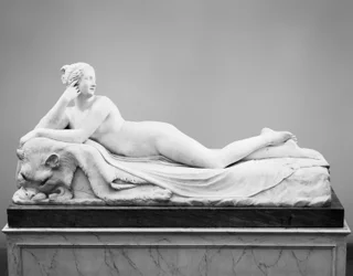 Reclinando Naiad