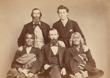 Alexander Gardner, William Henry Jackson e Antonio Zeno Shindler com os delegados Pueblo Alejandro Padilla, Governador de Isleta, e Ambrosio Abeita, Ex-Governador de Isleta,1868 (foto)