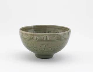 Tigela de servir no estilo de louça Longquan, Tigela de servir (hachi), início do século 19 (grés com esmalte celadon)