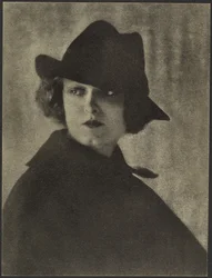 [Retrato de uma atriz de Hollywood não identificada]