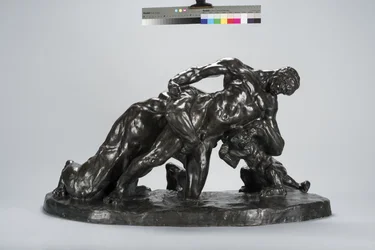 Homem preso em combate com leoa filhote (bronze)