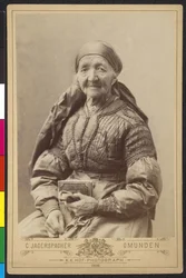 Mulher idosa em libré - Alta Áustria