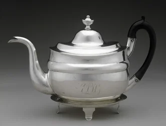Bule e tampa com suporte, c. 1798-1812 (prata)