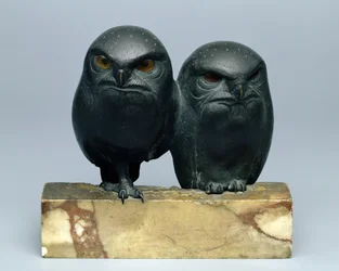Duas corujas, 1903-04 (bronze e ônix)