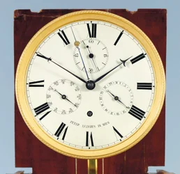 Um bodenstanduhr de um mês com equação de tempo e calendário completo
