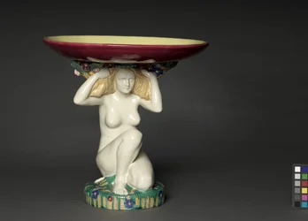 Peça central do suporte, por Wiener Kunstkeramische Werkstätte Busch e Ludescher, c.1910-1915