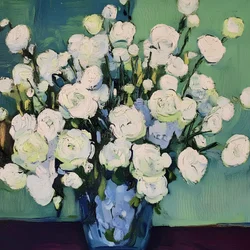 Flores brancas num vaso azul