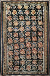 Grande plano de um tapete Rosette Karabagh, Azerbaijão
