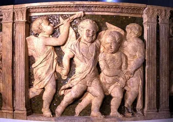 Painel de pós-restauro nº VI do púlpito exterior da Catedral do Prato