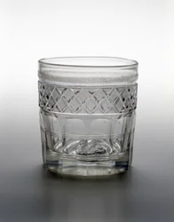 Tumbler, c. 1825 (vidro de chumbo com retrato de camafeu de sulfureto)
