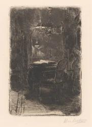 Interior com espelho e mesa com livro aberto