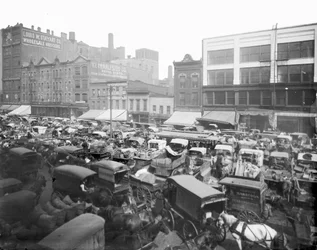 Haymarket Square, Chicago, Illinois, EUA, c.1905 (foto a p/b)