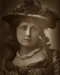 Atriz britânica Helen Forsyth em Sophia, 1886