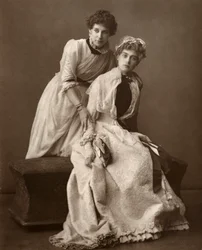 Atrizes britânicas Eweretta Lawrence e Grace Otway em On Change, 1886