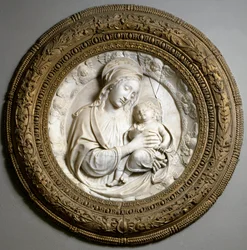 Virgem e Criança. Escultura
