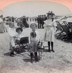 EUA, Atlantic city: crianças brincam na praia de Atlantic City