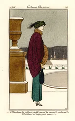 Mulher com capa de veludo violeta aparada com pêlo de raposa, fato de woo verde-garrafa, polainas. Manteau de velours violet garni de renard naturel, tailleur de drap vert verre. Piso de bolso colorido à mão (stencil) gravura após uma ilustração de Bernard