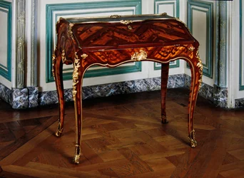Louis XV Secretaire carimbado com as letras B.V.R.B