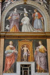 Santa Apolónia e Santa Lúcia, no topo, Ippolita Sforza rodeada de santos e freiras, fresco de Bernardino Luini na igreja de São Maurício, no Mosteiro de Maggiore, Milão, Lombardia, Itália