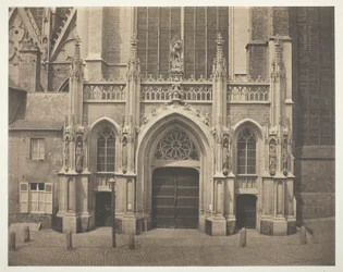 Sem título [Fachada Sul do Transepto da Catedral de São Miguel e Santa Gudula em Bruxelas, Bélgica]