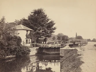 Casa do guarda das eclusas e portões das eclusas, década de 1850 (foto)