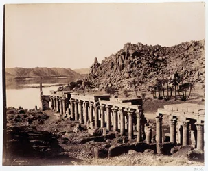 Ruínas do templo de Ísis no Egipto - fotografia dos irmãos Zangali, finais do século XIX