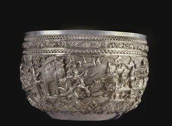 Taça com cenas da corte, final do século XIX (prata)