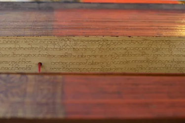 Manuscrito de Folha de Palma Burmesa (madeira e pergaminho)