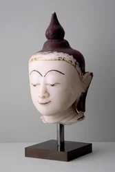 Cabeça de um Buda, estilo Mon (alabastro)