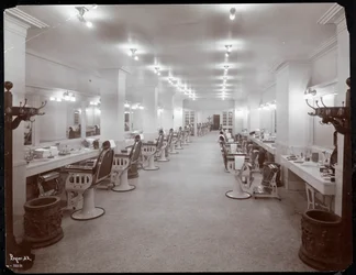 Barbearia no Hotel Knickerbocker, 1906 (impressão em gelatina prateada)