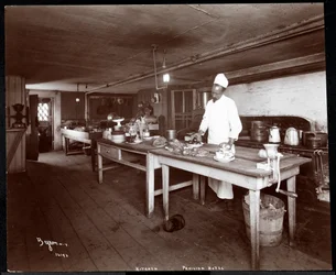 Chef na cozinha do Janer&39;s Pavilion Hotel, Banco Vermelho, Nova Jersey, 1903 (impressão em gelatina de prata)