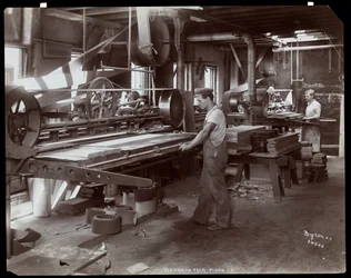 Homens que trabalham na fábrica de pianos Hardman, Peck und Co., Nova York, 1907 (impressão em gelatina de prata)