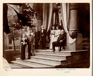 Presidente Benjamin Harrison e grupo, 1890 (impressão em gelatina de prata)