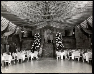 Sala de recepção no Ritz-Carlton Hotel, 1915 ou 1916 (impressão em gelatina prateada)