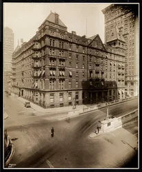O Murray Hill Hotel, Park Avenue e 40th Street, Nova York, 1919 (impressão em gelatina de prata)