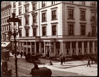 O St. James Hotel, canto nordeste da Broadway e 26 ou 27 Street, Nova York, 1896 (impressão de gelatina de prata)