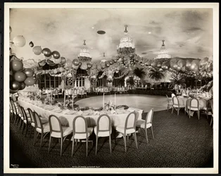 O telhado vienense no Hotel St. Regis, 1937 (impressão em gelatina de prata)