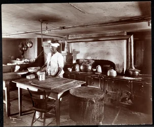 A cozinha do Janer&39;s Pavilion Hotel, em Red Bank, Nova Jersey, 1903 (impressão em gelatina de prata)