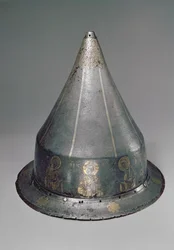 Capacete com o Deesis (aço com incrustações de ouro e prata)