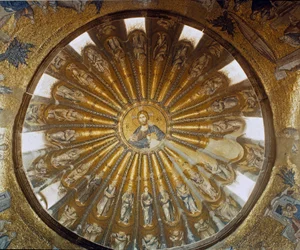 Turquia, Istambul, Igreja de São Salvador em Chora (Santo Salvador em Chora) (Karyie Camii). Cúpula Sul do narthex com Cristo no centro. Arte bizantina realizada entre 1315 e 1321.