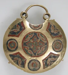Pingente de Templo com Dois Pássaros Flanqueando uma Árvore da Vida (frente) e Motivos Geométricos e Vegetais (atrás), Kievan Rus &39;