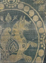 Tecido representando um simurgh em uma bordadura frisada, de Constantinopla (seda) (detalhe)