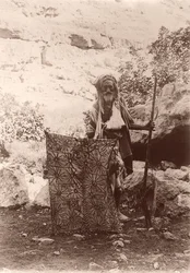 Um caçador e chamariz, c.1894-1914