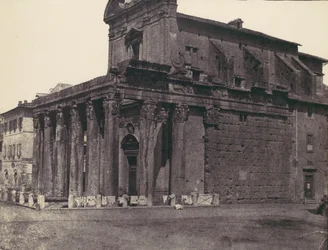 Templo de Antonius e Faustina, San Lorenzo in Miranda, Roma, década de 1850.