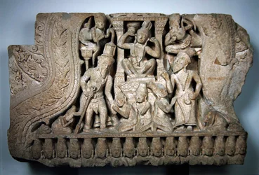 Pedimento mostrando Parvati e Shiva, estilo Bayon, de Preah Pithu, Angkor, início do século 13 (arenito)